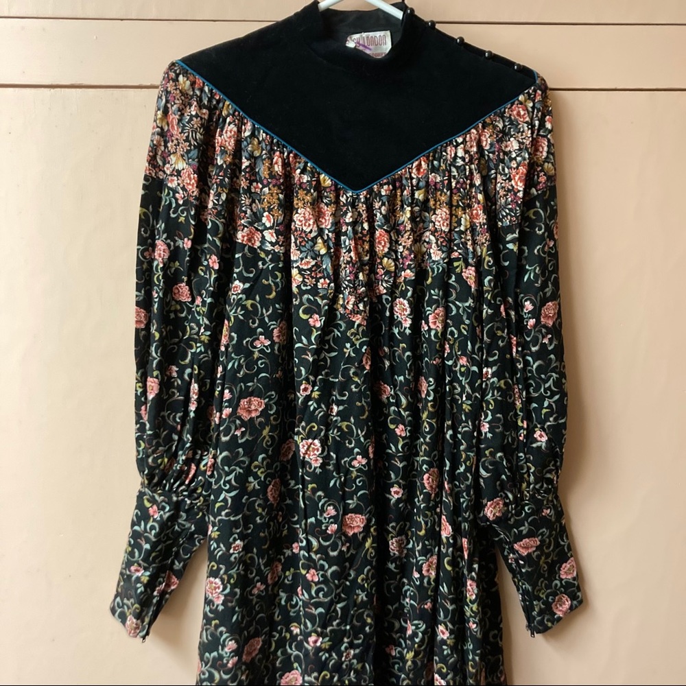 🏆Host Pick🏆 Amazing Vintage Maggy London Dress - Picture 2 of 16